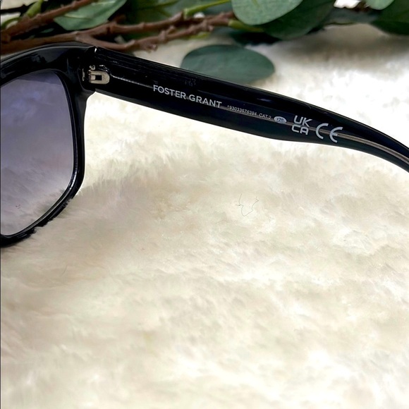 Foster Grant Black Square Oversize  Sunglasses - Picture 4 of 7